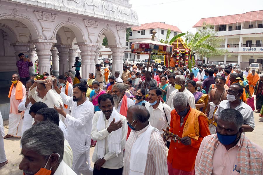 ಚಿಂತಾಮಣಿ ತಾಲ್ಲೂಕಿನ ಕೈವಾರದಲ್ಲಿ ಸೋಮವಾರ ನಡೆದ ಯೋಗಿನಾರೇಯಣ ಯತೀಂದ್ರರ ರಥೋತ್ಸವ