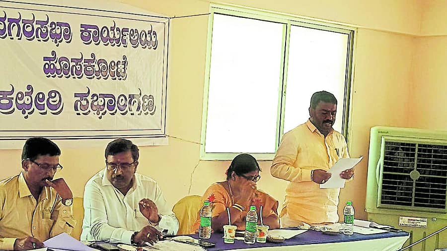 ಹೊಸಕೋಟೆ ನಗರಸಭೆಯ ಬಜೆಟ್ ಮಂಡಿಸಿದ ಸ್ಥಾಯಿಸಮಿತಿ ಅಧ್ಯಕ್ಷ ಸೋಮಶೇಖರ್‍