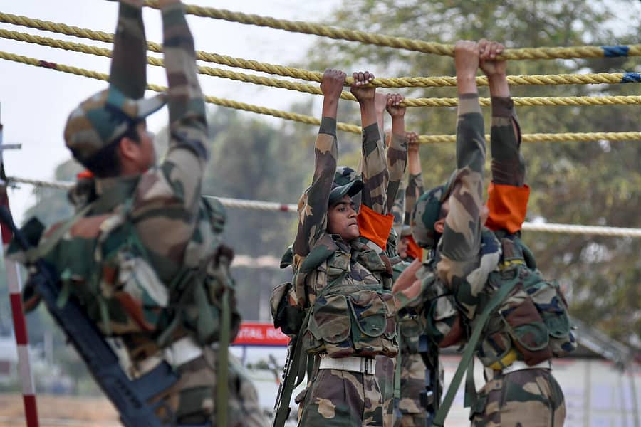 ತರಬೇತಿ ನಿರತ ಯೋಧ ಯುವತಿಯರು ಪ್ರಜಾವಾಣಿ ಚಿತ್ರ/ ಪುಷ್ಕರ್.ವಿ