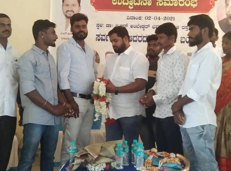 ಮೂಡಿಗೆರೆ ಪಟ್ಟಣದ ಅಂಬೇಡ್ಕರ್ ಭವನದಲ್ಲಿ ಸರ್.ಎಂ. ವಿಶ್ವೇಶ್ವರಯ್ಯ ಕಟ್ಟಡ ಕಾರ್ಮಿಕರ ಸಂಘದ ಸ್ಥಳೀಯ ಘಟಕಕ್ಕೆ ಶುಕ್ರವಾರ ಚಾಲನೆ ನೀಡಲಾಯಿತು.