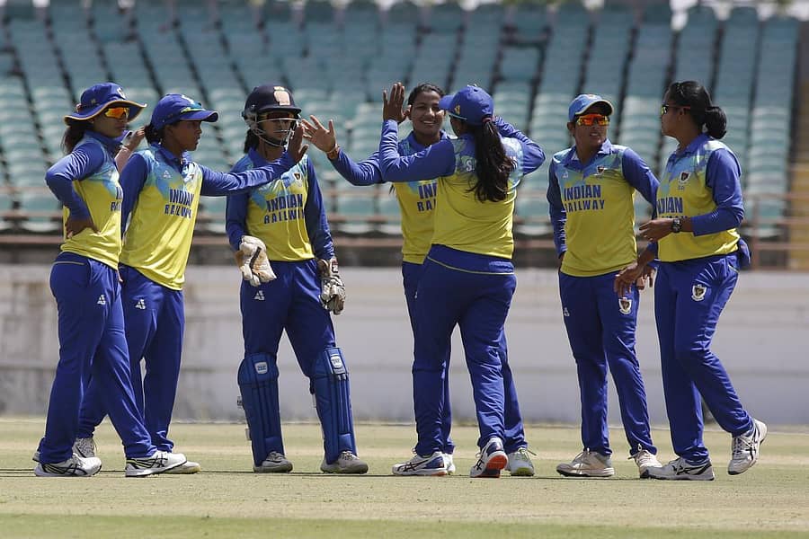 ಜಾರ್ಖಂಡ್ ತಂಡದ ವಿಕೆಟ್ ಉರುಳಿದಾಗ ರೈಲ್ವೆ ಆಟಗಾರ್ತಿಯರು ಸಂಭ್ರಮಿಸಿದರು –ಟ್ವಿಟರ್ ಚಿತ್ರ