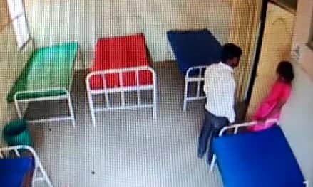 ಗ್ರಾಮ ಪಂಚಾಯಿತಿ ಸದಸ್ಯನೊಬ್ಬ ಆಶಾ ಕಾರ್ಯಕರ್ತೆಯೊಂದಿಗೆ ಸರಸ ಸಲ್ಲಾಪದಲ್ಲಿ ತೊಡಗಿದ್ದರು.