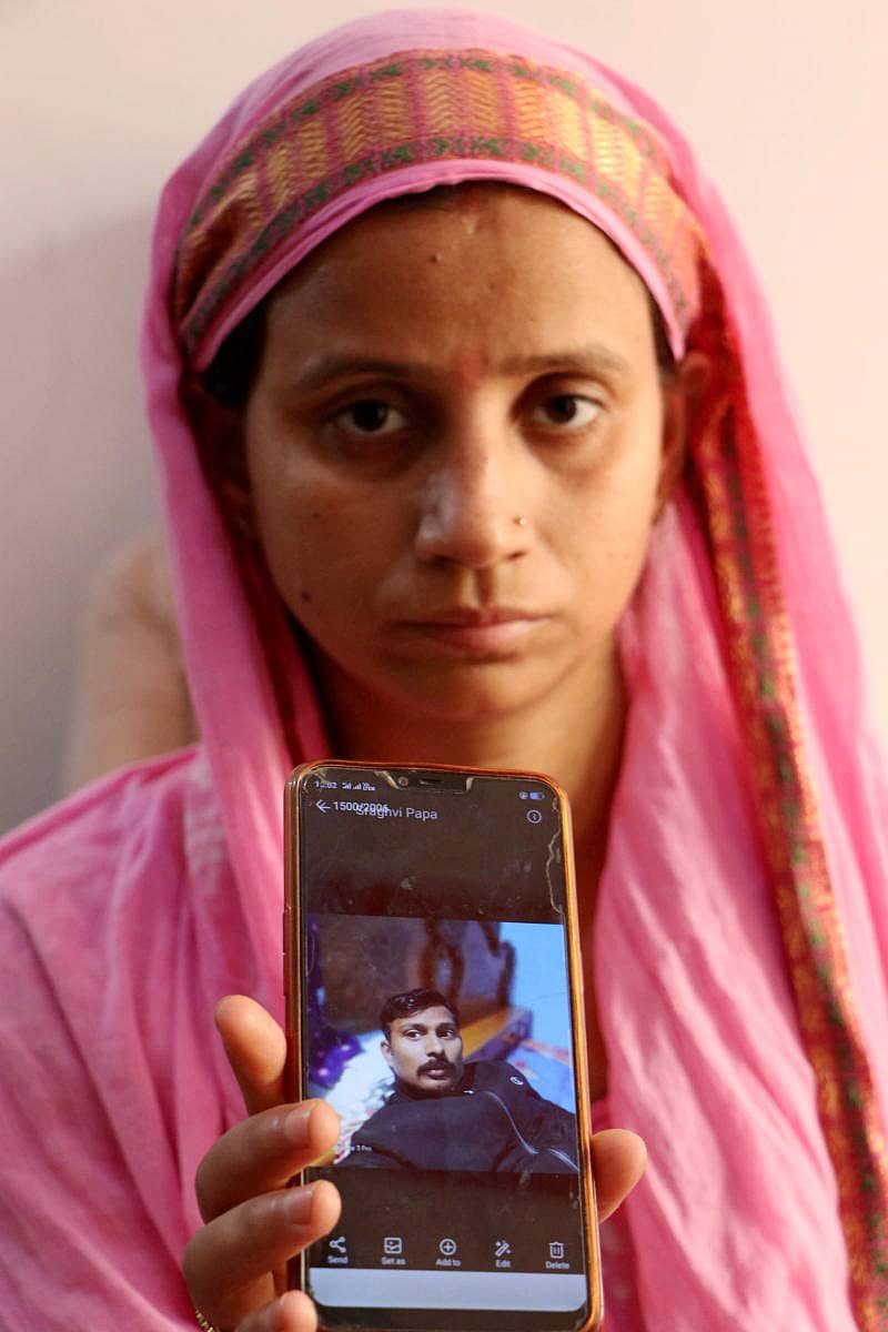 ಛತ್ತೀಸ್‌ಗಡದ ಬಸ್ತಾರ್ ಪ್ರದೇಶದಿಂದ ಶನಿವಾರ ನಡೆದ ಸಿಆರ್‌ಪಿಎಫ್‌– ಕೋಬ್ರಾ ಕಮಾಂಡೊ ನಡೆಸಿದ ಕಾರ್ಯಾಚರಣೆ ನಂತರ ಕಾಣೆಯಾಗಿರುವ ಸಿಆರ್‌ಪಿಎಫ್‌ – ಕೋಬ್ರಾ ಕಮಾಂಡೊ ರಾಕೇಶ್ವರ್ ಸಿಂಗ್ ಮನ್ಹಾಸ್ ಅವರ ಪತ್ನಿ ಮೀನು ಮನ್ಹಾಸ್.