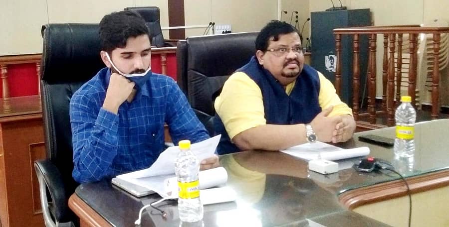 ಹಾವೇರಿ ಜಿಲ್ಲಾಧಿಕಾರಿ ಕಚೇರಿ ಸಭಾಂಗಣದಲ್ಲಿ ಮಂಗಳವಾರ ನಡೆದ ಜಿಲ್ಲಾ ಮಟ್ಟದ ಸಮನ್ವಯ ಸಮಿತಿ ಸಭೆಯಲ್ಲಿ ಸಿಇಒ ಮೊಹಮ್ಮದ್ ರೋಶನ್, ಜಿಲ್ಲಾಧಿಕಾರಿ ಸಂಜಯ ಶೆಟ್ಟೆಣ್ಣವರ ಪಾಲ್ಗೊಂಡಿದ್ದರು