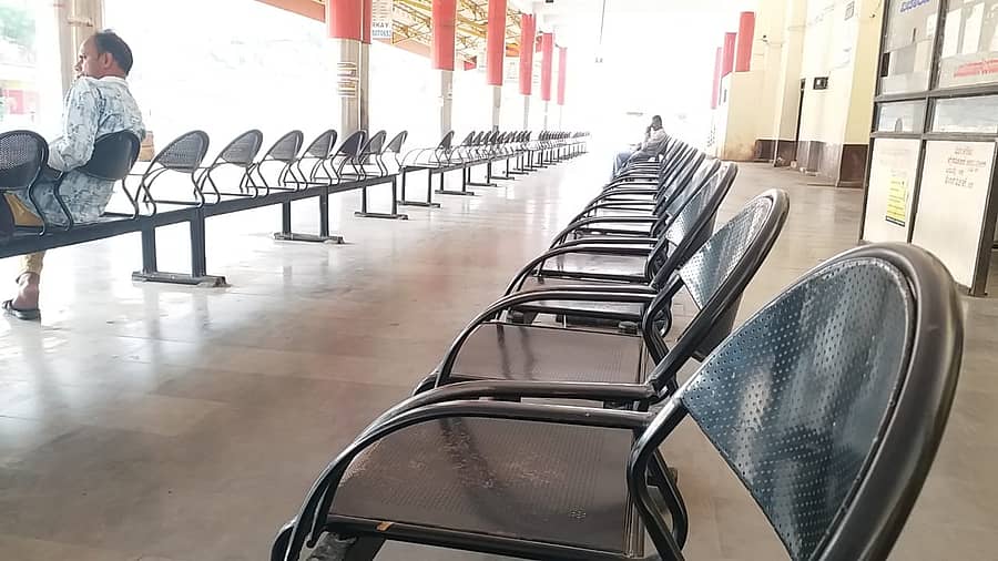 ಬಿಕೋ ಎನ್ನುತ್ತಿರುವ ಬಸ್ ನಿಲ್ದಾಣ