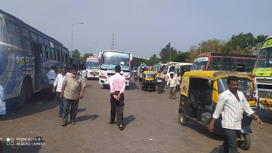 ಖಾಸಗಿ ಬಸ್ ಸಂಚಾರ ನಿರಾತಂಕ