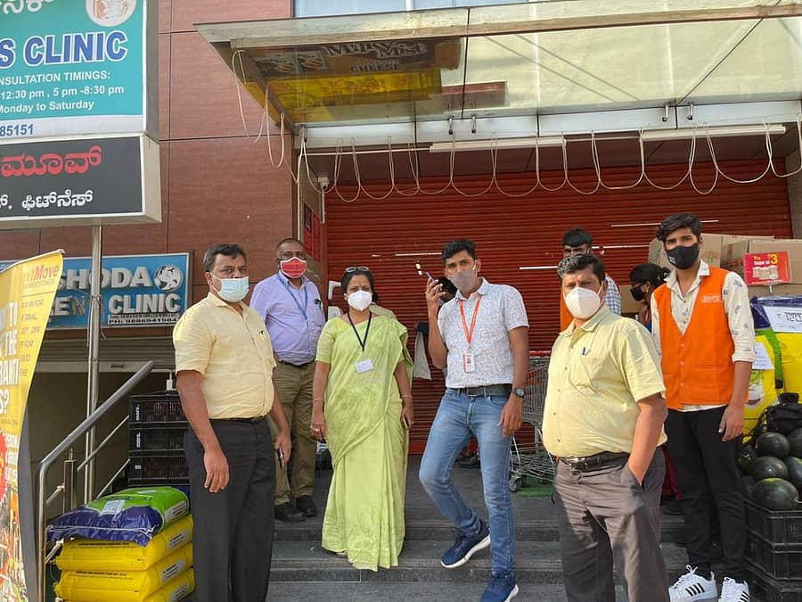 ಕೋವಿಡ್ ನಿಯಮ ಉಲ್ಲಂಘಿಸಿದ ಮಳಿಗೆಯೊಂದಕ್ಕೆ ಬೀಗಮುದ್ರೆ ಹಾಕಲಾಯಿತು