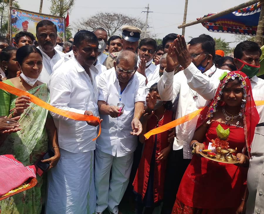 ದಾವಣಗೆರೆ ದಕ್ಷಿಣ ಕ್ಷೇತ್ರದ ಕಾಮಗಾರಿಗಳಿಗೆ ಶಾಸಕ ಶಾಮನೂರು ಶಿವಶಂಕರಪ್ಪ ಚಾಲನೆ ನೀಡಿದರು.