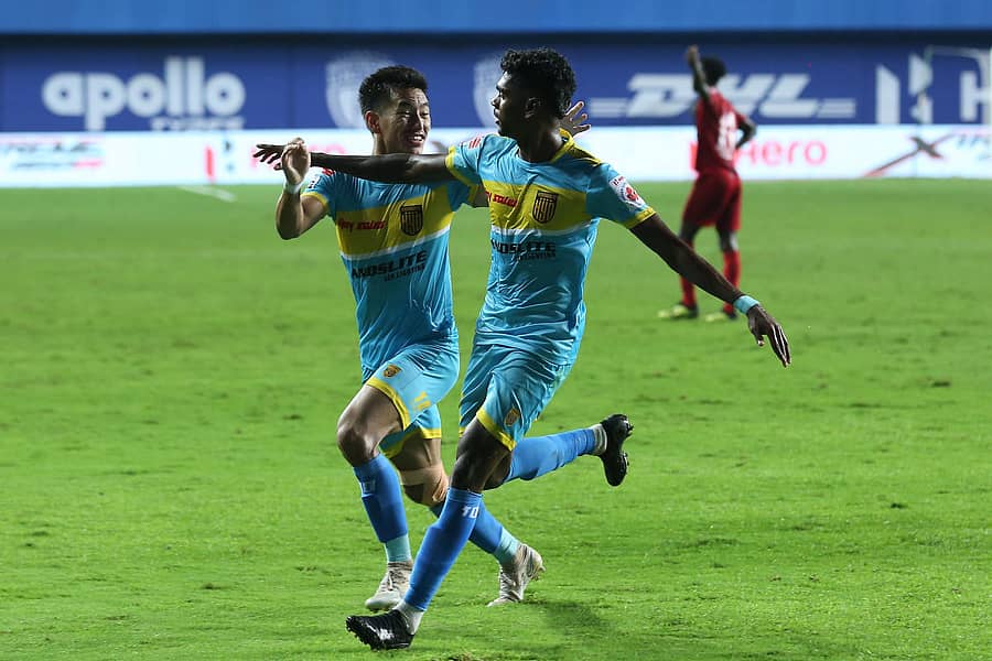 ಲಿಸ್ಟನ್ ಕೊಲ್ಯಾಕೊ (ಬಲಬದಿ) –ಐಎಸ್ಎಲ್ ಮೀಡಿಯಾ ಚಿತ್ರ