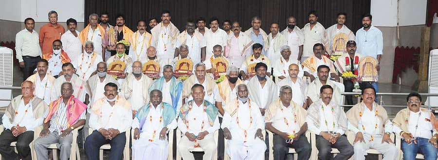 ತುಮಕೂರಿನಲ್ಲಿ ತಿಗಳ ಸಮುದಾಯದ ಮುಖಂಡರನ್ನು ಅಭಿನಂದಿಸಲಾಯಿತು