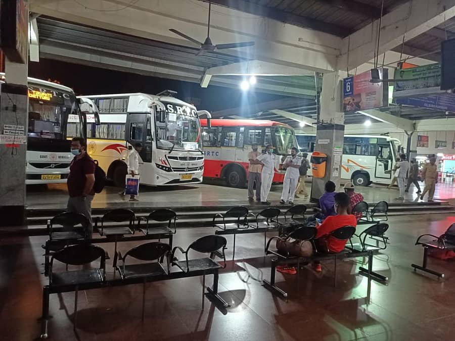 ಮಂಗಳೂರಿನ ನಿಲ್ದಾಣದಿಂದ ಕೆಎಸ್ಆರ್ಟಿಸಿ ಬಸ್ಗಳು ಸಂಚಾರ ನಡೆಸಿದವು.