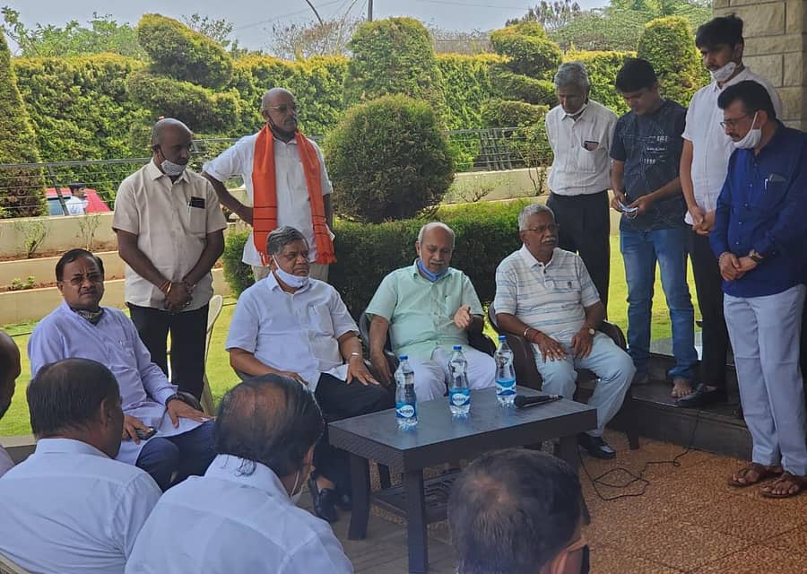 ಬೆಳಗಾವಿಯಲ್ಲಿ ಕೆಎಲ್‌ಇ ಸಂಸ್ಥೆಯ ಕಾರ್ಯಾಧ್ಯಕ್ಷ ಪ್ರಭಾಕರ ಕೋರೆ ಬಿಜೆಪಿ ಅಭ್ಯರ್ಥಿ ಪರವಾಗಿ ಪ್ರಚಾರ ನಡೆಸಿದರು