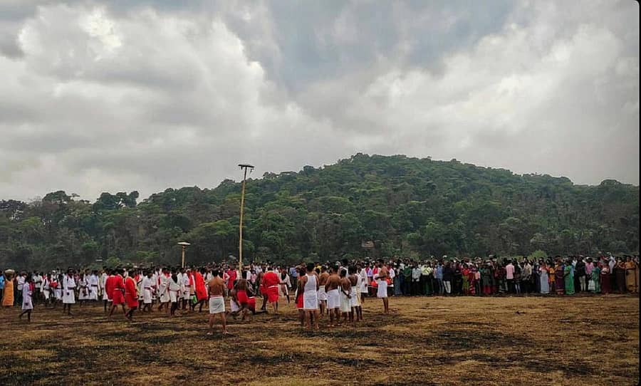 ನಾಪೋಕ್ಲು ಸಮೀಪದ ಯವಕಪಾಡಿ ಗ್ರಾಮದಲ್ಲಿ ಸೋಮವಾರ ನಡೆದ ಪನ್ನಂಗಾಲ ತಮ್ಮೆ ದೇವರ ಉತ್ಸವ