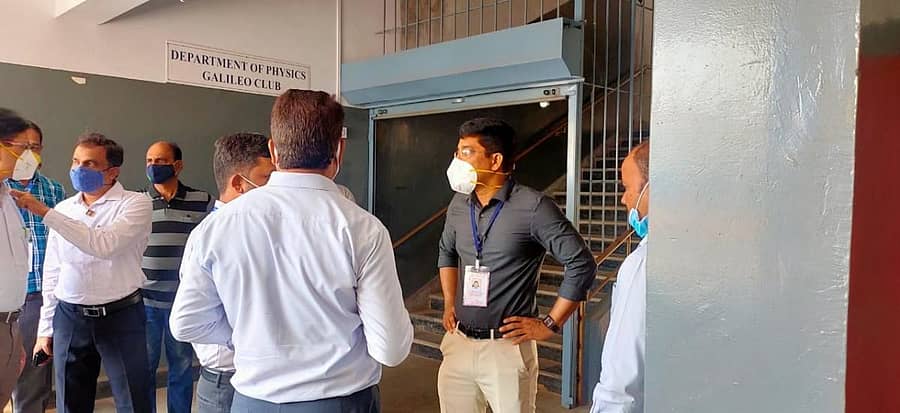 ಬೆಳಗಾವಿಯ ಆರ್‌‍ಪಿಡಿ ಕಾಲೇಜಿನಲ್ಲಿ ಮತ ಎಣಿಕೆ ಕೇಂದ್ರದ ಸಿದ್ಧತೆಯನ್ನು ಜಿಲ್ಲಾಧಿಕಾರಿ ಡಾ.ಕೆ. ಹರೀಶ್‌ಕುಮಾರ್‌ ಬುಧವಾರ ‍ವೀಕ್ಷಿಸಿದರು