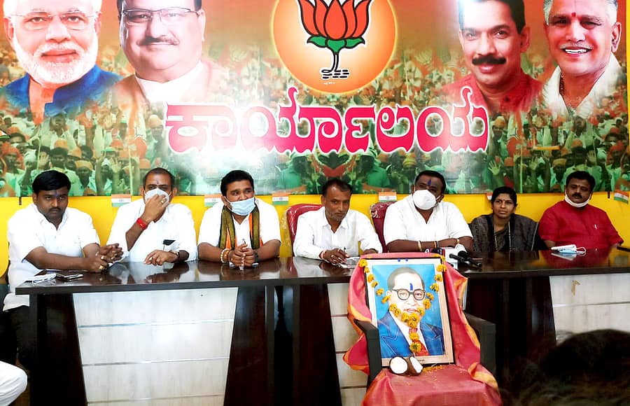 ಬಸವಕಲ್ಯಾಣದ ಬಿಜೆಪಿ ಕಚೇರಿಯಲ್ಲಿ ನಡೆದ ಡಾ.ಅಂಬೇಡ್ಕರ್ ಜಯಂತಿಯಲ್ಲಿ ಪಕ್ಷದ ಅಧ್ಯಕ್ಷ ಅಶೋಕ ವಕಾರೆ, ಸೂರ್ಯಕಾಂತ ಚಿಲ್ಲಾಬಟ್ಟೆ ಇದ್ದರು