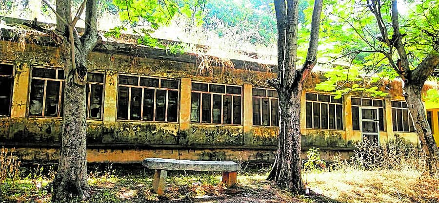 ಪಾಳುಬಿದ್ದಿರುವ ರೇಷ್ಮೆ ತಳಿ ಅಭಿವೃದ್ಧಿ ಮತ್ತು ತಳಿ ವಿಜ್ಞಾನ ಕೇಂದ್ರ