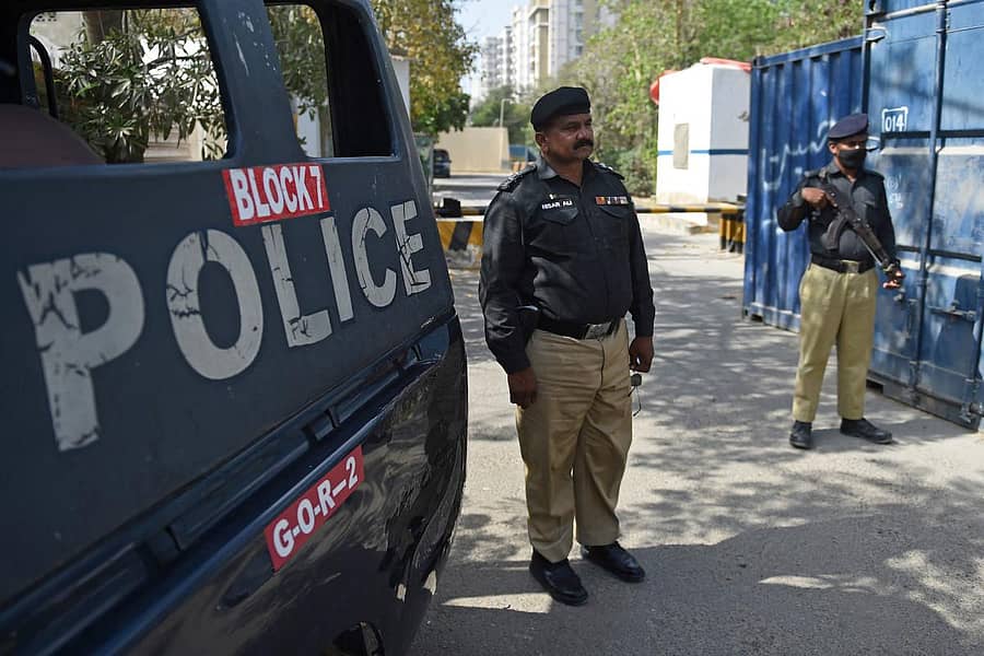 ಪಾಕಿಸ್ತಾನದಲ್ಲಿ ಫ್ರಾನ್ಸ್ನ ರಾಯಭಾರಿ ಕಚೇರಿ ಮುಂದೆ ನಿಂತಿರುವ ಪೊಲೀಸರು –ಎಎಫ್ಪಿ ಚಿತ್ರ