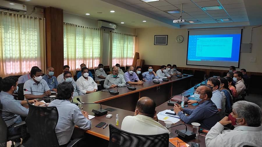 ಜಿಲ್ಲೆಯಲ್ಲಿ ಕೋವಿಡ್ ಎರಡನೇ ಅಲೆ ನಿಯಂತ್ರಿಸಲು ತೆಗೆದುಕೊಳ್ಳಬೇಕಾದ ಕ್ರಮಗಳ ಕುರಿತು ಜಿಲ್ಲಾ ತಜ್ಞರ ಸಮಿತಿ ಸಭೆಯು ಜಿಲ್ಲಾಧಿಕಾರಿ ಜಿ.ಜಗದೀಶ್ ಅಧ್ಯಕ್ಷತೆಯಲ್ಲಿ ಶುಕ್ರವಾರ ನಡೆಯಿತು.