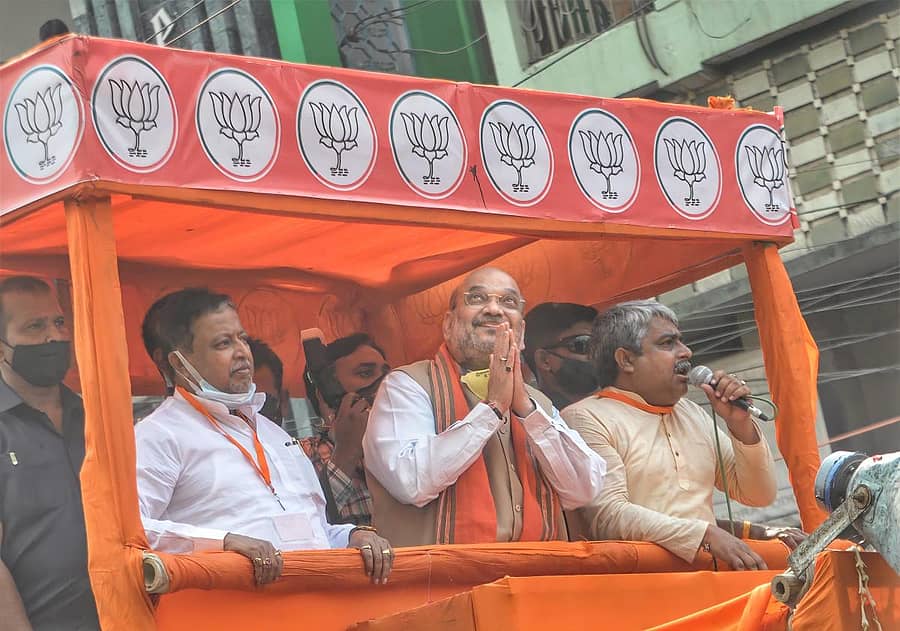 ಪಶ್ಚಿಮ ಬಂಗಾಳದ ನಾದಿಯಾ ಜಿಲ್ಲೆಯಲ್ಲಿ ಕೇಂದ್ರದ ಗೃಹಸಚಿವ ಅಮಿತ್ ಶಾ ಅವರು ಶುಕ್ರವಾರ ಚುನಾವಣಾ ಪ್ರಚಾರ ನಡೆಸಿದರು –ಪಿಟಿಐ ಚಿತ್ರ