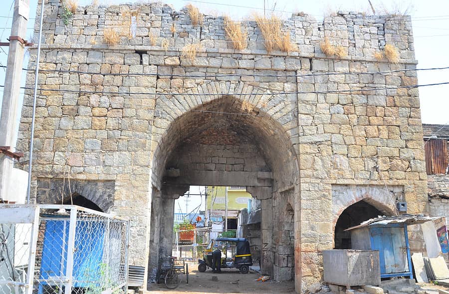 ಯಾದಗಿರಿಯ ನಗರಸಭೆ ಬಳಿ ಇರುವ ಅಗಸಿಪ್ರಜಾವಾಣಿ ಚಿತ್ರಗಳು: ರಾಜಕುಮಾರ ನಳ್ಳಿಕರ