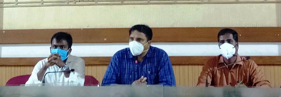 ಜಿಲ್ಲಾ ಪಂಚಾಯಿತಿ ಸಭಾಂಗಣದಲ್ಲಿ ಶನಿವಾರ ನಡೆದ ಸಭೆಯಲ್ಲಿ ಜಿಲ್ಲಾಧಿಕಾರಿ ಡಾ.ಕೆ.ವಿ. ರಾಜೇಂದ್ರ ಮಾತನಾಡಿದರು.