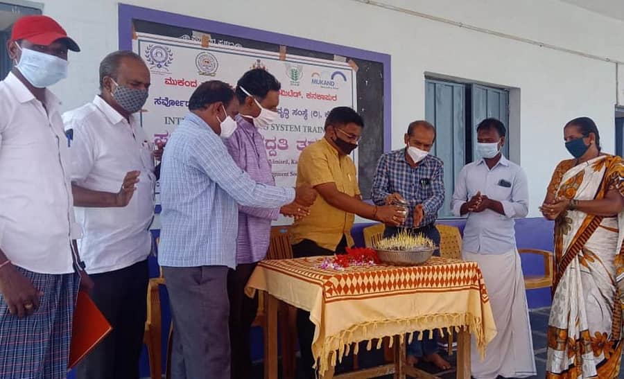 ಕುಕುನೂರು ತಾಲ್ಲೂಕಿನ ಅಡವಿಹಳ್ಳಿ ಗ್ರಾಮದಲ್ಲಿ ಸಮಗ್ರ ಕೃಷಿ ಪದ್ಧತಿ ತರಬೇತಿ ಕಾರ್ಯಕ್ರಮಕ್ಕೆ ಚಾಲನೆ ನೀಡಲಾಯಿತು
