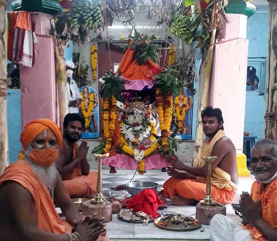 ರಾಮದುರ್ಗದ ವೆಂಕಟೇಶ್ವರ ದೇವಸ್ಥಾನದಲ್ಲಿ ರಾಮನವಮಿ ನಿಮಿತ್ತ ಶ್ರೀರಾಮ ಮೂರ್ತಿಗೆ ವಿಷೇಶ ಪೂಜೆ ಸಲ್ಲಿಸಲಾಯಿತು