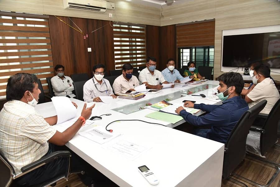 ವಿಜಯಪುರ ಜಿಲ್ಲಾ ಪಂಚಾಯ್ತಿ ಸಭಾಂಗಣದಲ್ಲಿ ಬುಧವಾರ ನಡೆದ ಗ್ರಾಮೀಣ ಕುಡಿಯುವ ನೀರು ಮತ್ತು ನೈರ್ಮಲ್ಯ ಸಮಿತಿ ಸಭೆಯಲ್ಲಿ ಜಿಲ್ಲಾ ಪಂಚಾಯ್ತಿ ಮುಖ್ಯ ಕಾರ್ಯನಿರ್ವಹಣಾಧಿಕಾರಿ ಗೋವಿಂದ ರೆಡ್ಡಿ ಮಾತನಾಡಿದರು