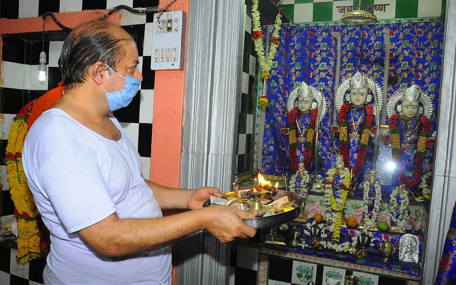 ವಿಜಯಪುರದ ಶ್ರೀರಾಮ ಮಂದಿರದಲ್ಲಿ ರಾಮ,ಸೀತೆ, ಲಕ್ಷ್ಮಣನ ಮೂರ್ತಿಯನ್ನು ವಿಶೇಷವಾಗಿ ಆಲಂಕರಿಸಿ ಪೂಜಿಸಲಾಯಿತು