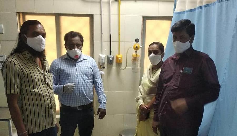 ಔರಾದ್ ಸಾರ್ವಜನಿಕ ಆಸ್ಪತ್ರೆಗೆ ಬುಧವಾರ ಪಟ್ಟಣ ಪಂಚಾಯಿತಿ ಅಧ್ಯಕ್ಷೆ ಅಂಬಿಕಾ ಕೇರಬಾ ಪವಾರ್ ಭೇಟಿ ನೀಡಿ ಪರಿಶೀಲಿಸಿದರು. ಉಪಾಧ್ಯಕ್ಷ ಸಂತೋಷ ಪೋಕಲವಾರ, ಆಡಳಿತ ವೈದ್ಯಾಧಿಕಾರಿ ಡಾ. ಸಿದ್ಧಾರ್ಥ ಇದ್ದರು