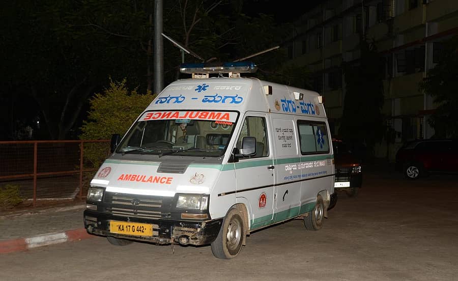 ದಾವಣಗೆರೆಯ ಸಿ.ಜಿ. ಆಸ್ಪತ್ರೆಯ ಬಳಿ ನಿಂತಿರುವ ನಗು–ಮಗು ಆಂಬುಲೆನ್ಸ್