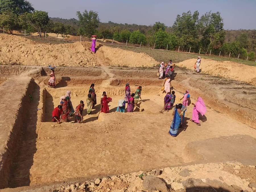 ಬೆಳಗಾವಿ ತಾಲ್ಲೂಕಿನ ಹಳ್ಳಿಯೊಂದರಲ್ಲಿ ಉದ್ಯೋಗ ಖಾತ್ರಿ ಯೋಜನೆಯಲ್ಲಿ ಮಹಿಳೆಯರು ಕೆಲಸ ಮಾಡುತ್ತಿರುವುದು (ಸಾಂಕೇತಿಕ ಚಿತ್ರ)