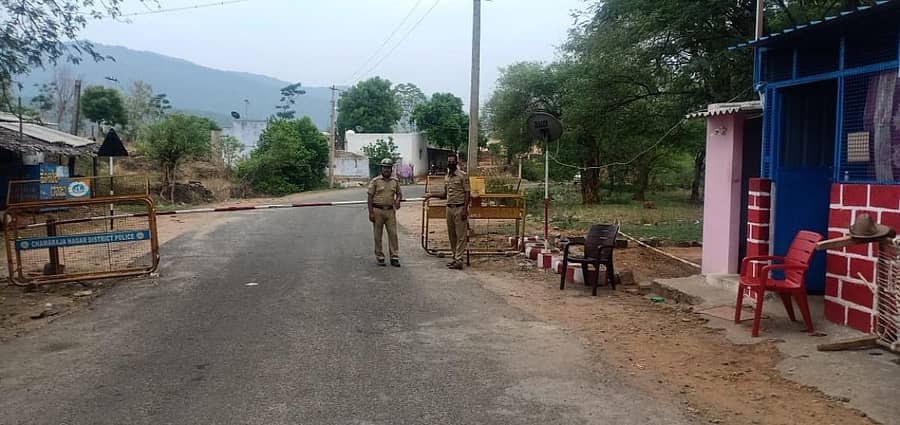 ಹನೂರು ತಾಲ್ಲೂಕಿನ ನಾಲ್‌ರೋಡ್‌ನಲ್ಲಿರುವ ಚೆಕ್‌ಪೋಸ್ಟ್‌ನ ನೋಟ