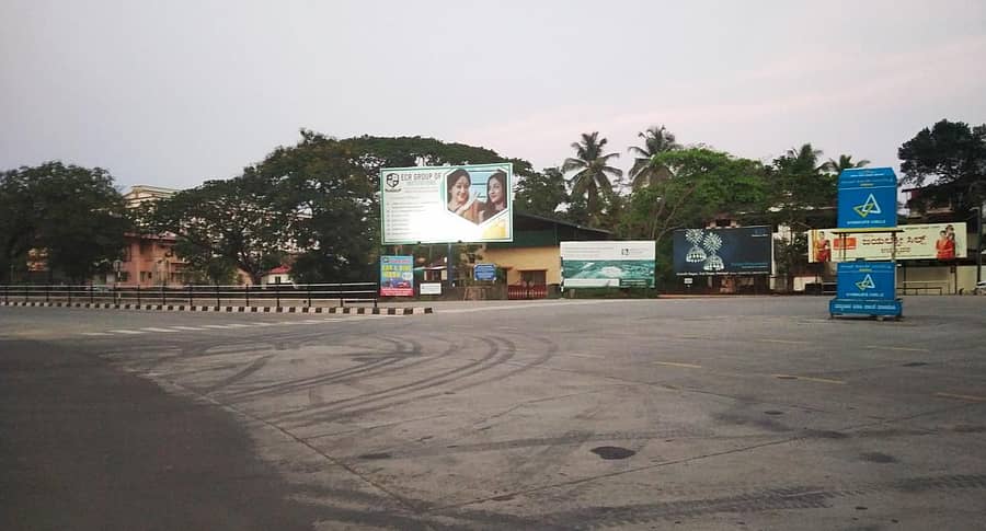 ಕರ್ಫ್ಯೂ ಹಿನ್ನೆಲೆಯಲ್ಲಿ ಬುಧವಾರ ಮಣಿಪಾಲ್‌ನ ಸರ್ಕಲ್‌ ಬಿಕೋ ಎನ್ನುತ್ತಿದ್ದ ದೃಶ್ಯ