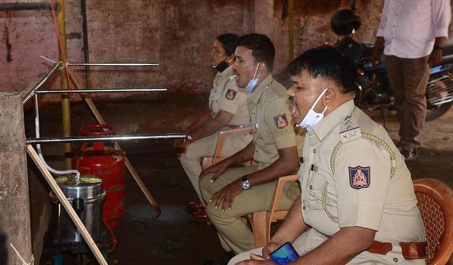 ಮಂಗಳೂರು ಬರ್ಕೆ ಠಾಣೆಯಲ್ಲಿ ಸ್ಟೀಮ್ ತೆಗೆದುಕೊಂಡ ಸಿಬ್ಬಂದಿ