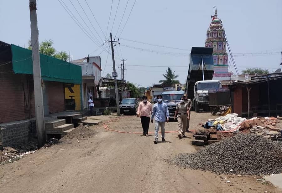 ಕಮಲನಗರ ತಾಲ್ಲೂಕಿನ ಸೋನಾಳ ಗ್ರಾಮದಲ್ಲಿ ಪಿಎಸ್ಐ ನಂದಿನಿ ಎಸ್. ಅವರು ಶುಕ್ರವಾರ ಪೆಟ್ರೋಲಿಂಗ್ ನಡೆಸಿದರು