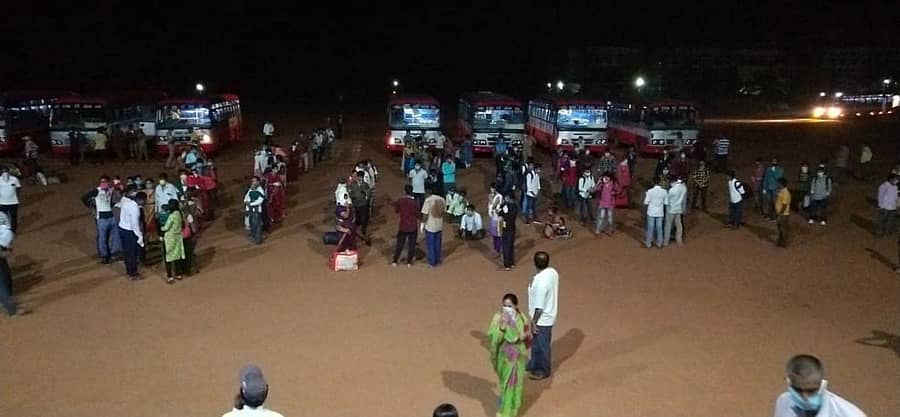 ಬೆಂಗಳೂರಿನಿಂದ ತಮ್ಮ ಜನರನ್ನು ಕರೆದೊಯ್ಯಲು ಬಸ್‌ ವ್ಯವಸ್ಥೆ ಮಾಡಿದ ಬೆಳ್ತಂಗಡಿ ಶಾಸಕ ಹರೀಶ್‌ ಪೂಂಜ.