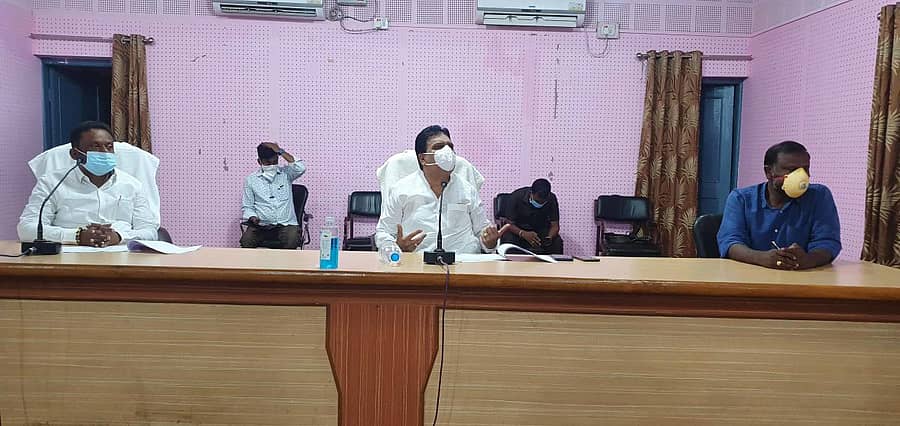 ಹುಮನಾಬಾದ್ನಲ್ಲಿ ನಡೆದ ತಾಲ್ಲೂಕು ಮಟ್ಟದ ಅಧಿಕಾರಿಗಳ ಸಭೆಯಲ್ಲಿ ಶಾಸಕ ರಾಜಶೇಖರ ಪಾಟೀಲ ಮಾತನಾಡಿದರು