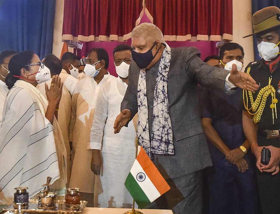 ಪಶ್ಚಿಮ ಬಂಗಾಳ ಮುಖ್ಯಮಂತ್ರಿ ಮಮತಾ ಬ್ಯಾನರ್ಜಿ ಮತ್ತು ರಾಜ್ಯಪಾಲ ಜಗದೀಪ್ ಧನಖಡ್