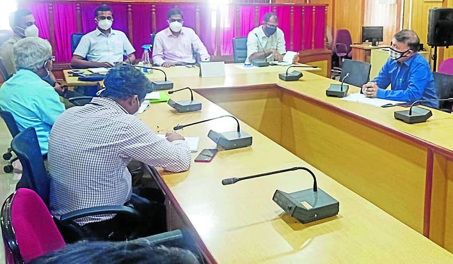 ಗದಗ ಜಿಲ್ಲಾಧಿಕಾರಿ ಕಚೇರಿಯಲ್ಲಿ ನಡೆದ ಸಭೆಯಲ್ಲಿ ಎಂ. ಸುಂದರೇಶ್ಬಾಬು ಮಾತನಾಡಿದರು