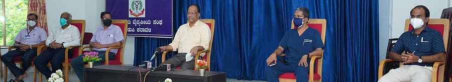 ನಗರದ ಐಎಂಎ ಭವನದಲ್ಲಿ ಗುರುವಾರ ನಡೆದ ಮಾಧ್ಯಮ ಸಂವಾದ ಕಾರ್ಯಕ್ರಮದಲ್ಲಿ ಭಾಗವಹಿಸಿದ್ದ ವೈದ್ಯರು.