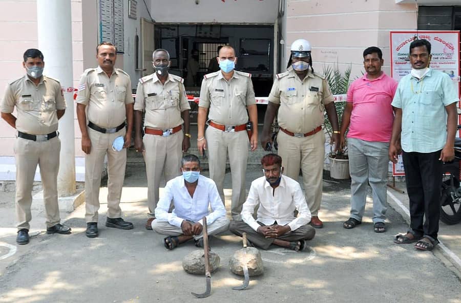 ರಾಘವೇಂದ್ರ ನಗರ ಠಾಣೆ ಪೊಲೀಸರು ಬಂಧಿಸಿರುವ ಕೊಲೆ ಆರೋಪಿಗಳು