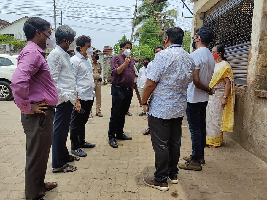 ಬೈಕಂಪಾಡಿಯ ಮಲಬಾರ್, ಲಕ್ಷ್ಮಿ ಹಾಗೂ ಕಾರ್ನಾಡ್ ಆಮ್ಲಜನಕ ರೀಫಿಲ್ಲಿಂಗ್ ಘಟಕಗಳಿಗೆ ಭೇಟಿ ನೀಡಿದ ಸಚಿವ ಕೋಟ ಶ್ರೀನಿವಾಸ ಪೂಜಾರಿ