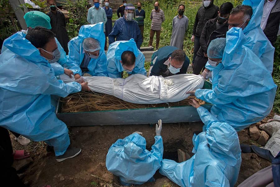 ಕೋವಿಡ್–19ನಿಂದ ಮೃತಪಟ್ಟವರ ಅಂತ್ಯ ಸಂಸ್ಕಾರ ಮಾಡುತ್ತಿರುವುದು–ಸಾಂದರ್ಭಿಕ ಚಿತ್ರ