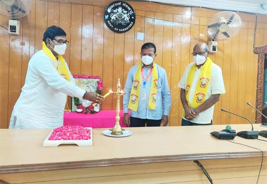 ಬೀದರ್ನ ಜಿಲ್ಲಾಧಿಕಾರಿ ಕಚೇರಿಯಲ್ಲಿ ನಡೆದ ಹೇಮರಡ್ಡಿ ಮಲ್ಲಮ್ಮ ಜಯಂತಿ ಕಾರ್ಯಕ್ರಮವನ್ನು ಜಿಲ್ಲಾ ರಡ್ಡಿ ಸಮಾಜದ ಅಧ್ಯಕ್ಷ ಶಂಕರರಡ್ಡಿ ಚಿಟ್ಟಾ ಉದ್ಘಾಟಿಸಿದರು. ಕಾರ್ಯದರ್ಶಿ ಗೋಪಾಲರಡ್ಡಿ, ಕೃಷ್ಣಾರಡ್ಡಿ ಇದ್ದರು