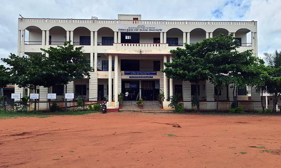 ರಾಮದುರ್ಗದ ಈರಮ್ಮ ಯಾದವಾಡ ಸರ್ಕಾರಿ ಪ್ರಥಮ ದರ್ಜೆ ಕಾಲೇಜು ಕಟ್ಟಡ