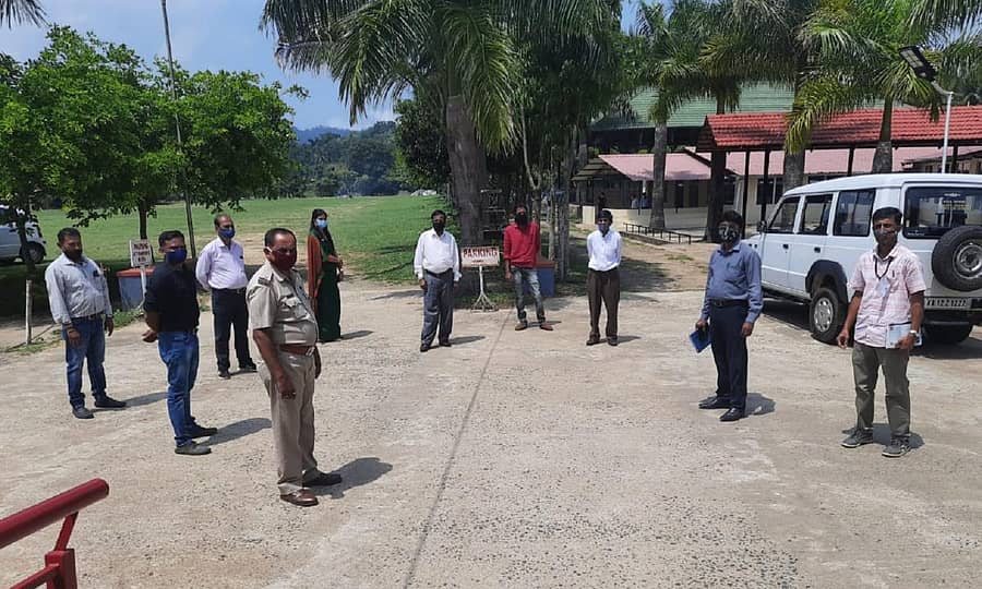 ವಿರಾಜಪೇಟೆ ಸಮೀಪದ ಖಾಸಗಿ ಸಭಾಂಗಣವೊಂದಕ್ಕೆ ವಿಚಕ್ಷಣಾ ದಳ ಭೇಟಿ ನೀಡಿ ಪರಿಶೀಲಿಸಿತು