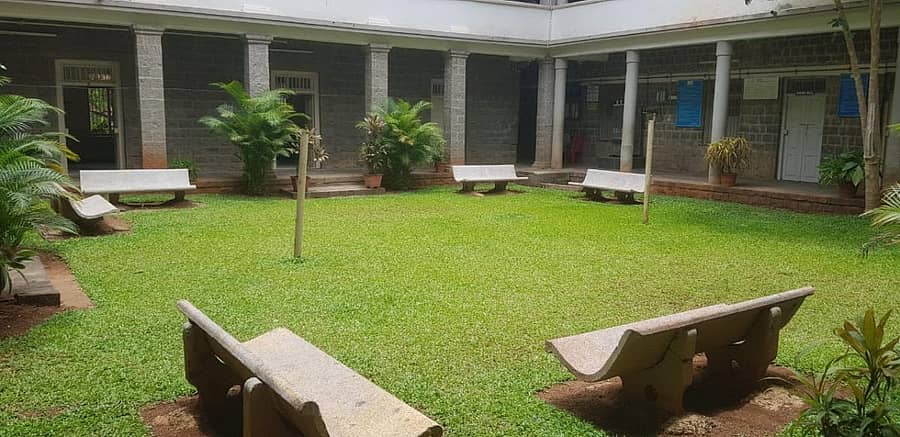 ಬೆಳಗಾವಿಯ ಕೆಎಲ್‌ಇ ಸಂಸ್ಥೆಯ ಸ್ವಶಕ್ತಿ ಮಹಿಳಾ ಸಬಲೀಕರಣ ಘಟಕವು ಲಿಂಗರಾಜ ಕಾಲೇಜು ಕ್ಯಾಂಪಸ್‌ನಲ್ಲಿ ಕೋವಿಡ್ ರೋಗಿಗಳಿಗೆ ತೆರೆದಿರುವ ಐಸೊಲೇಷನ್‌ ಕೇಂದ್ರದ ಆವರಣ