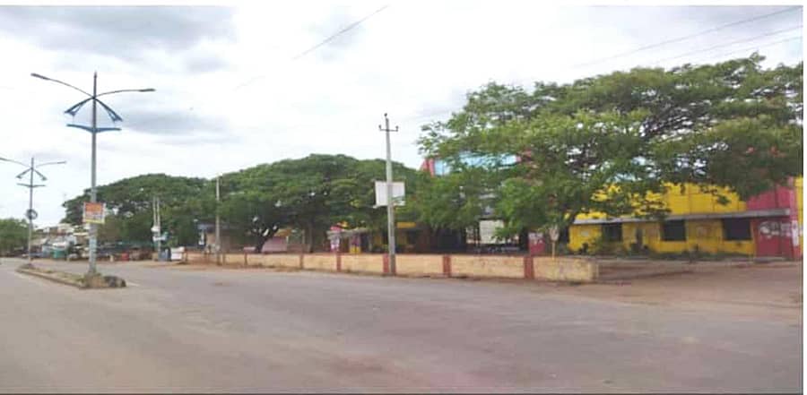 ಕುಷ್ಟಗಿಯ ಜನನಿಬಿಡ ಮುಖ್ಯರಸ್ತೆ ಸೋಮವಾರ ಬಿಕೋ ಎನ್ನುತ್ತಿತ್ತು