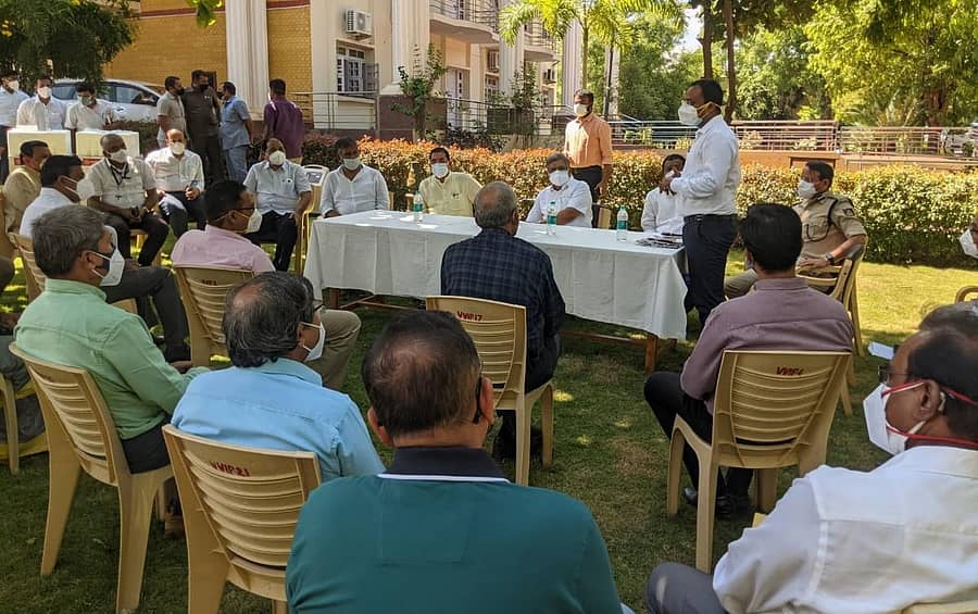 ಹುಬ್ಬಳ್ಳಿಯಲ್ಲಿ ಗುರುವಾರ ವಿವಿಧ ವಾಣಿಜ್ಯ ಸಂಘಟನೆಗಳ ಜೊತೆ ಸಭೆ ನಡೆ